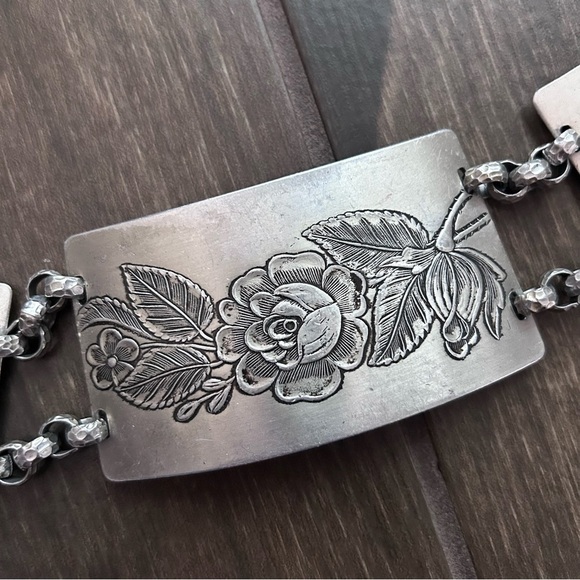 Vintage Rose Embossed Art Deco Silver Belt - Picture 4 of 7